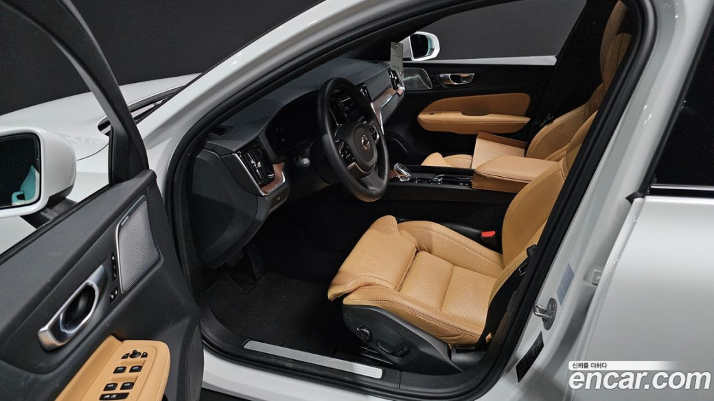 Volvo V60 B5 Ultimate AWD, 2024