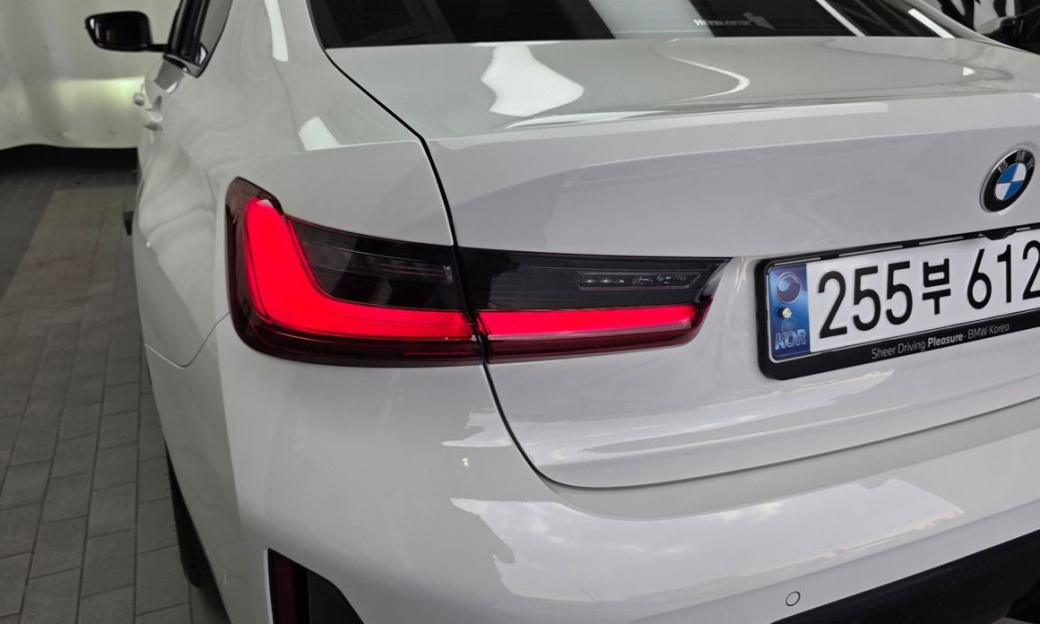 BMW 3-Series 320i M Sport, 2025