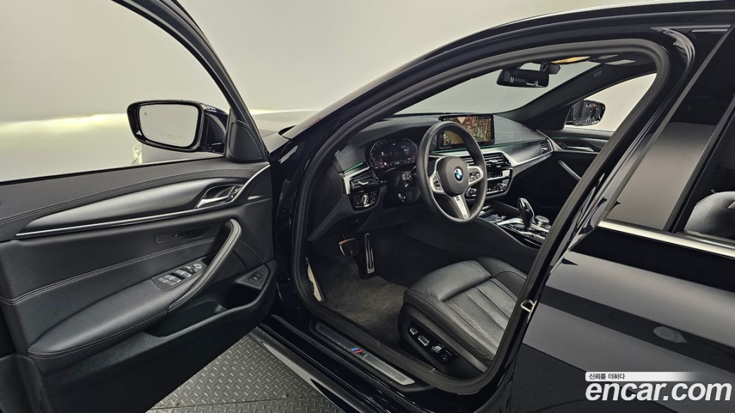 BMW 5-Series 520i M Sport, 2023