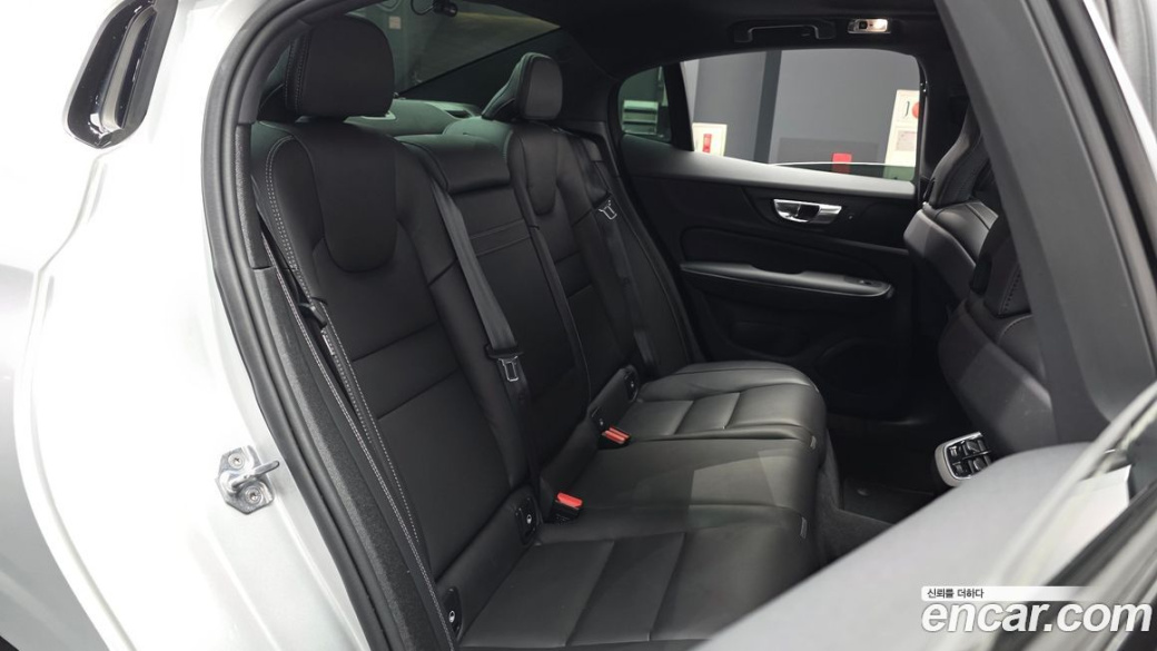Volvo S60 B5 R-Design, 2022