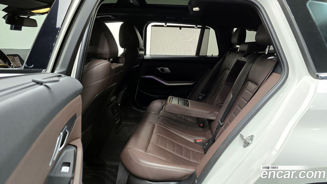 BMW 3-Series 320i Touring M Sports, 2022