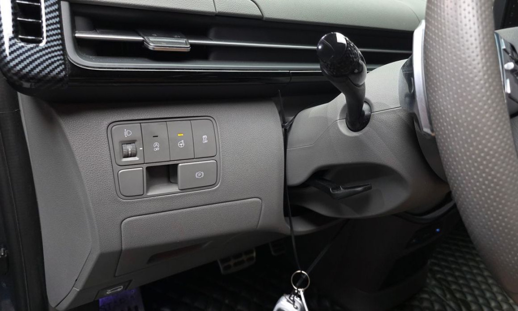 Hyundai Staria Lounge 9-Seater, 2022