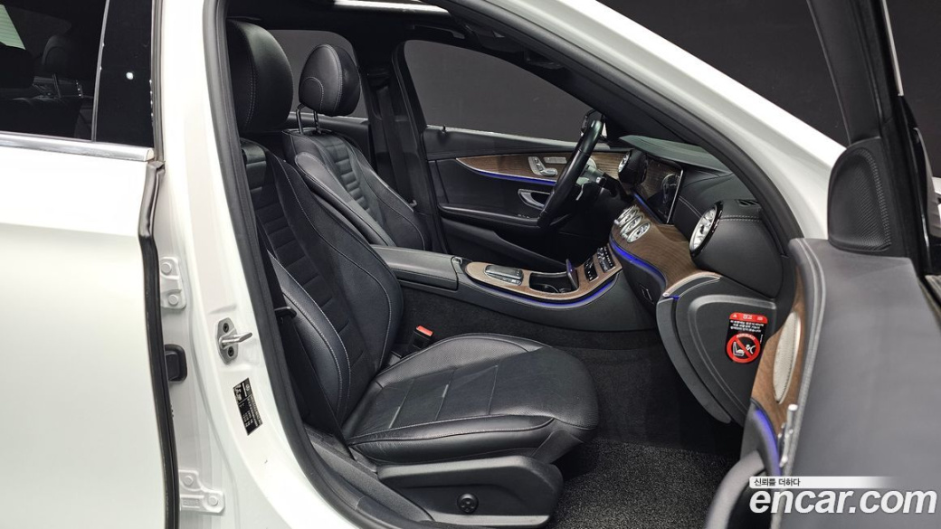 Mercedes-Benz E-Class E220d 4MATIC Exclusive, 2022
