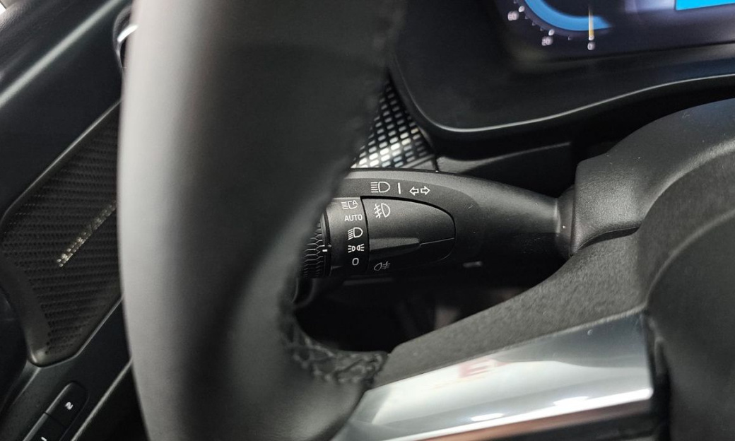 Volvo XC40 B4 Black Edition, 2025