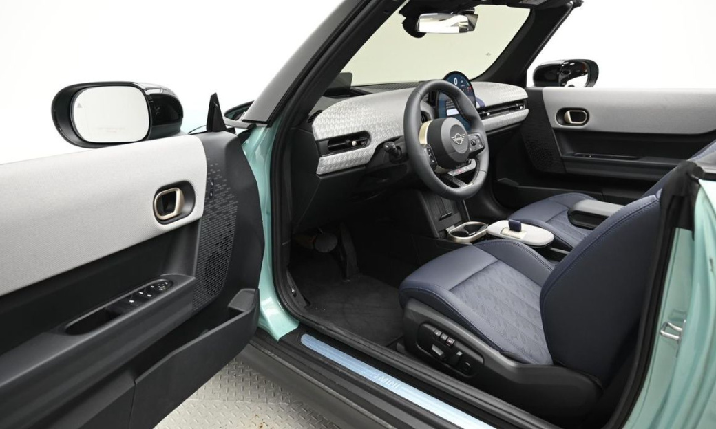 Mini Cooper Convertible Favoured, 2025