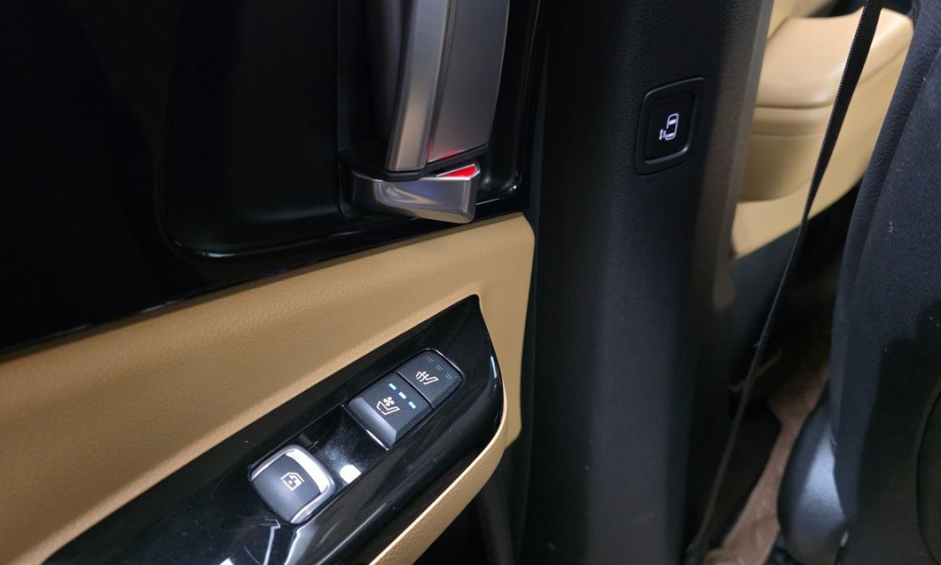Kia Carnival 7-Seater Outdoor, 2022