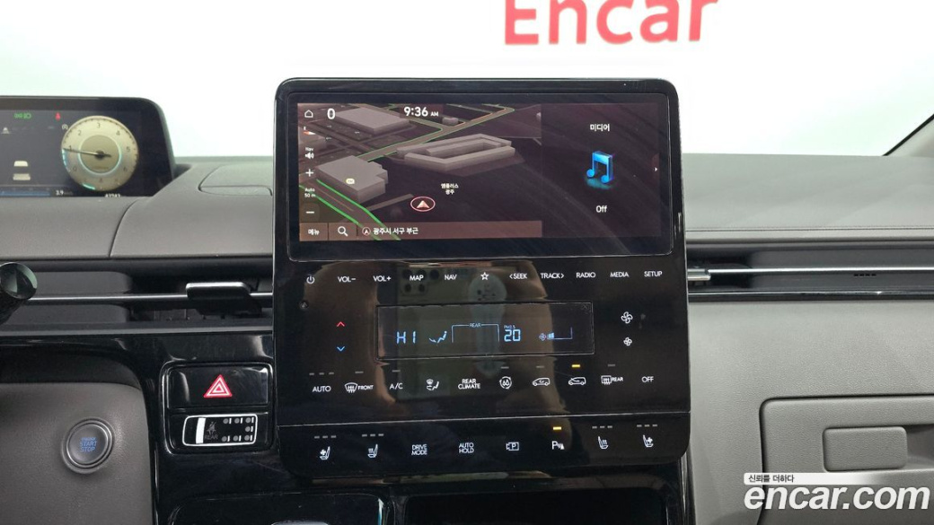 Hyundai Staria Lounge 9-Seater, 2022