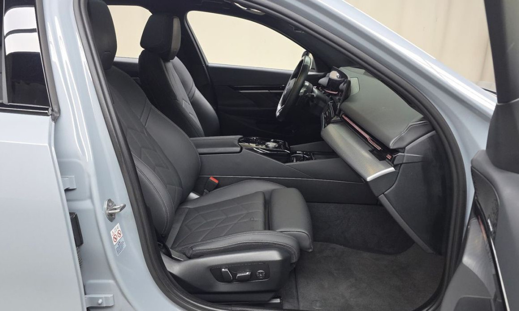 BMW 5-Series 520i M Sport, 2024