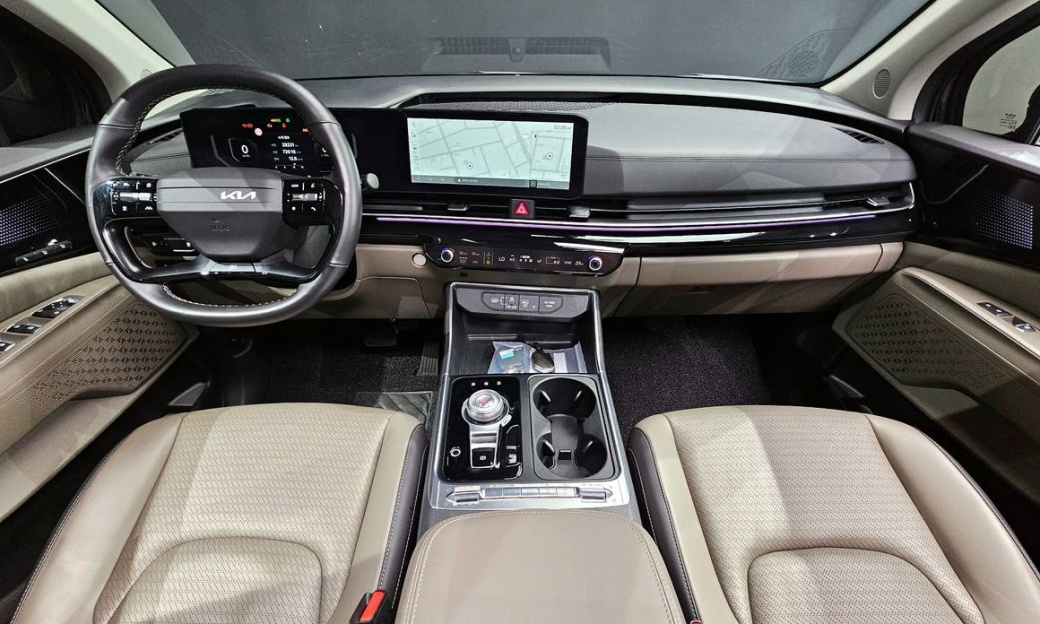 Kia Carnival 9-Seater Gravity, 2025
