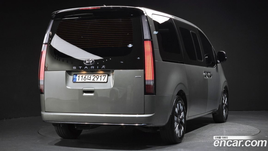 Hyundai Staria 4WD Lounge 7-Seater, 2023