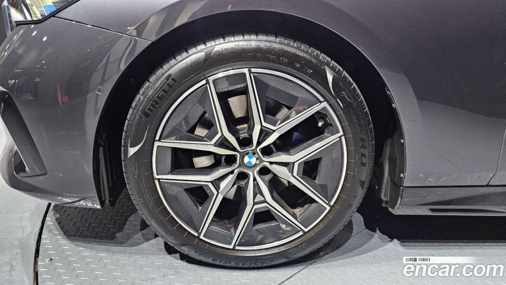 BMW 5-Series 520i, 2024