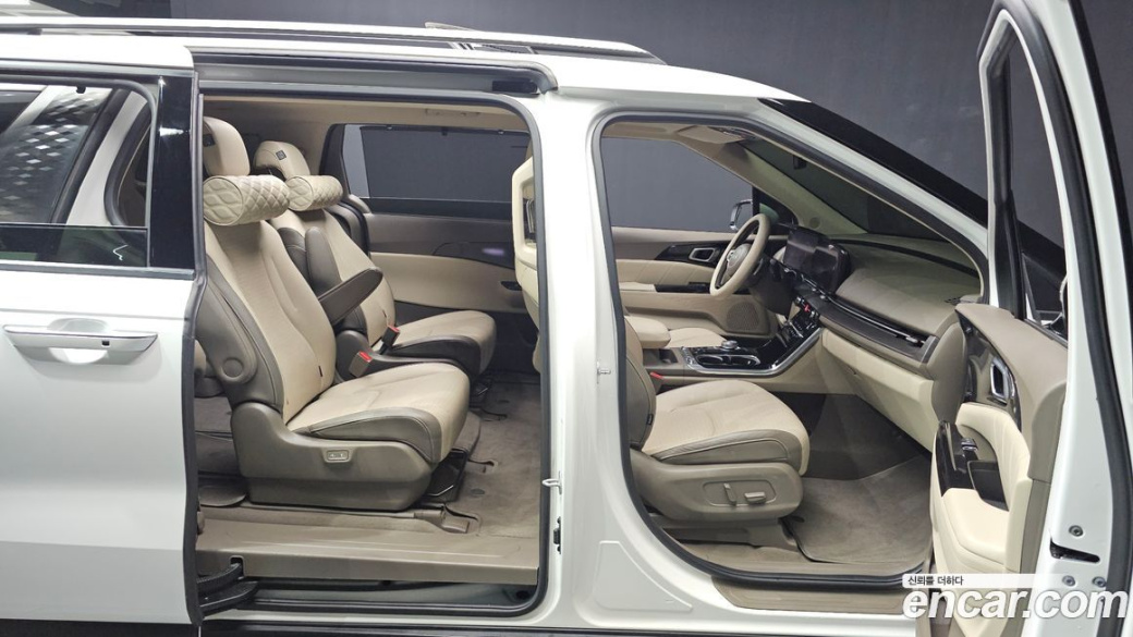 Kia Carnival 9-Seater Signature, 2022