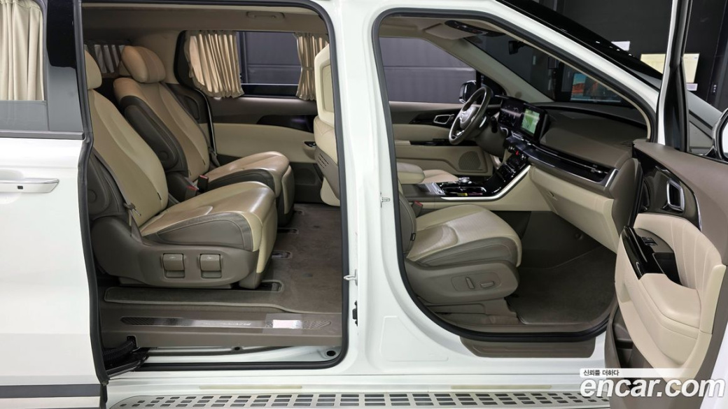 Kia Carnival 7-Seater Hi-Limousine, 2023