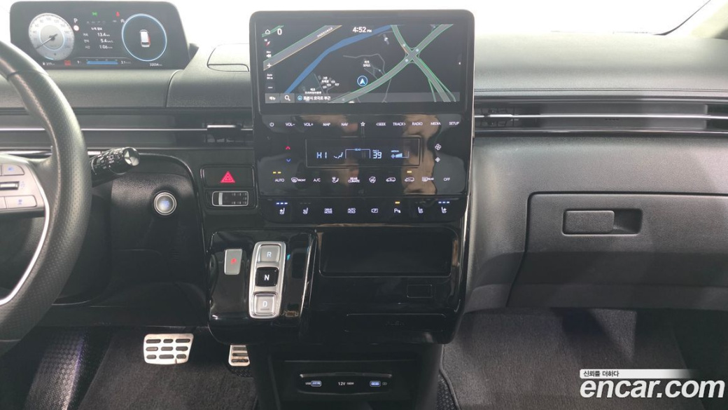 Hyundai Staria Lounge 9-Seater, 2023