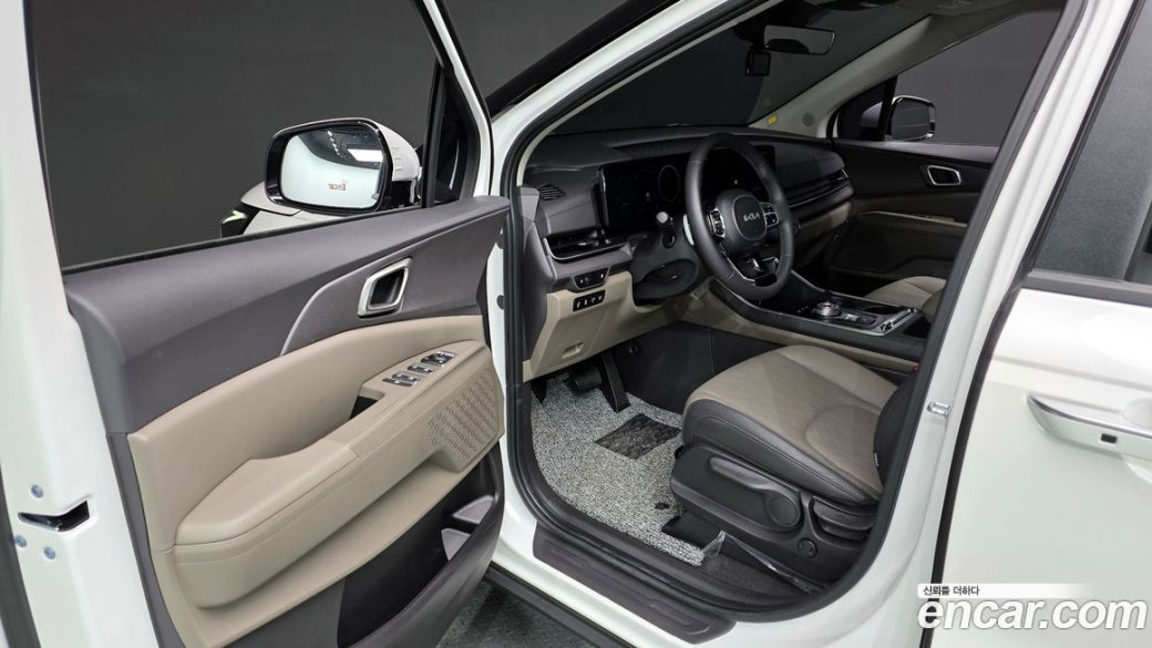 Kia Carnival 9-Seater Prestige, 2024