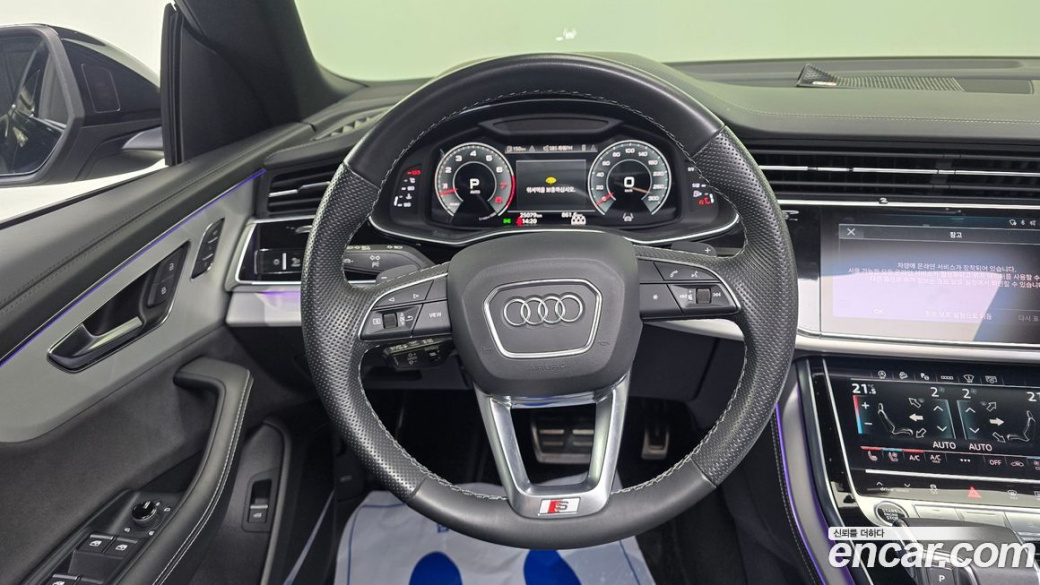 Audi Q8 55 TFSI Quattro Premium, 2023