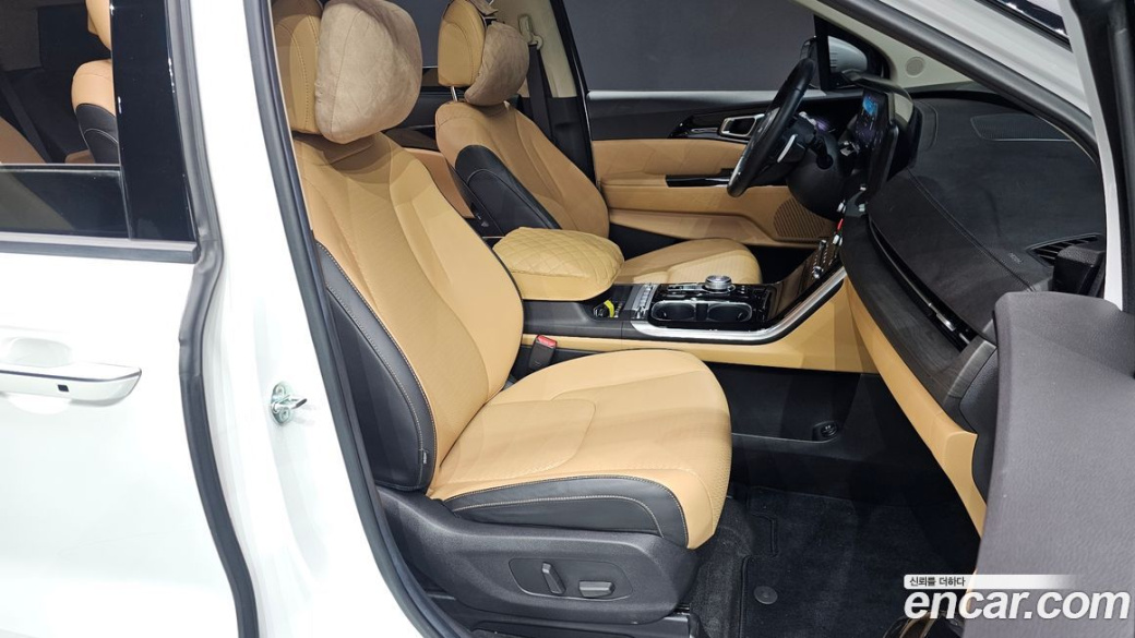 Kia Carnival 7-Seater Signature, 2023