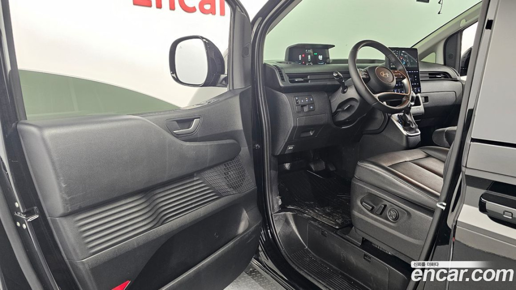 Hyundai Staria Tourer 11-Seater, 2025