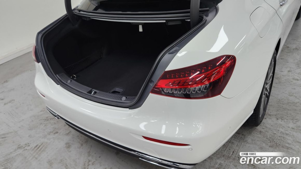 Mercedes-Benz E-Class E350 4MATIC Exclusive, 2023