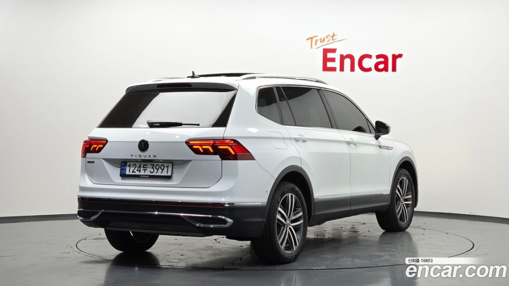 Volkswagen Tiguan 2.0 TSI Prestige, 2024