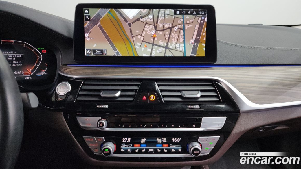 BMW 5-Series 530i Luxury, 2022