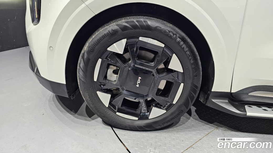 Kia Carnival 9-Seater Signature, 2024
