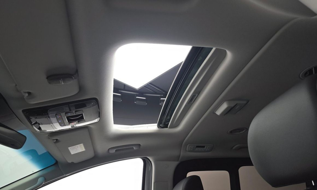 Hyundai Staria Tourer 9-Seater, 2025