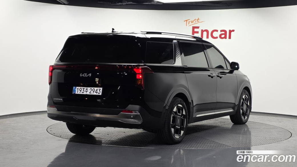 Kia Carnival Gasoline 7-Seater Signature, 2025