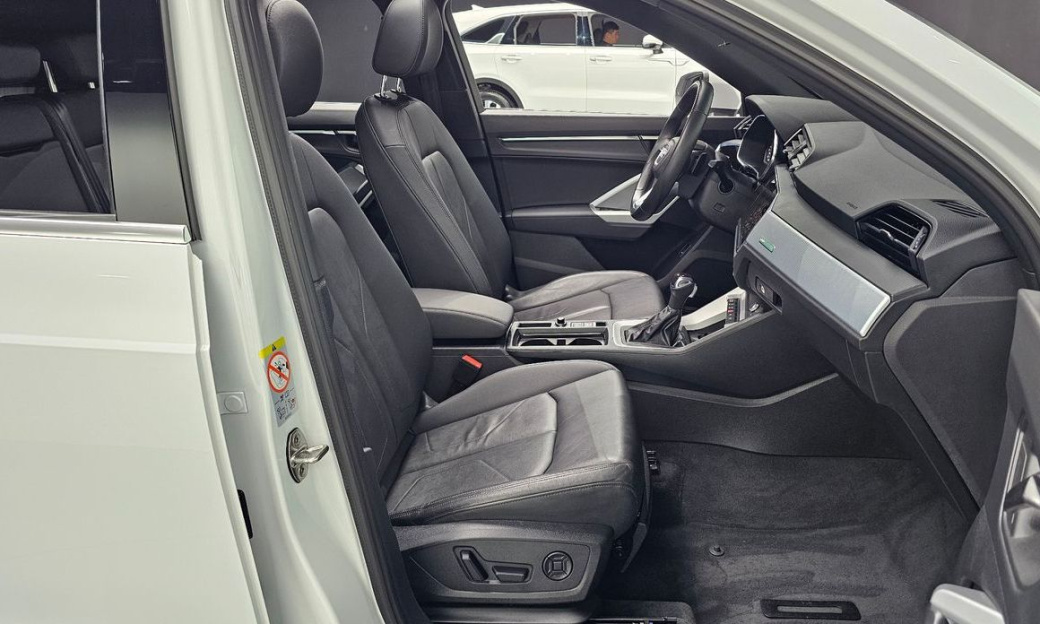 Audi Q3 35 TDI Premium, 2022