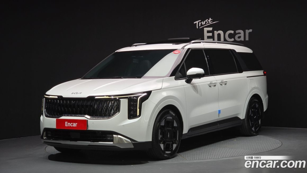 Kia Carnival 9-Seater Signature, 2024
