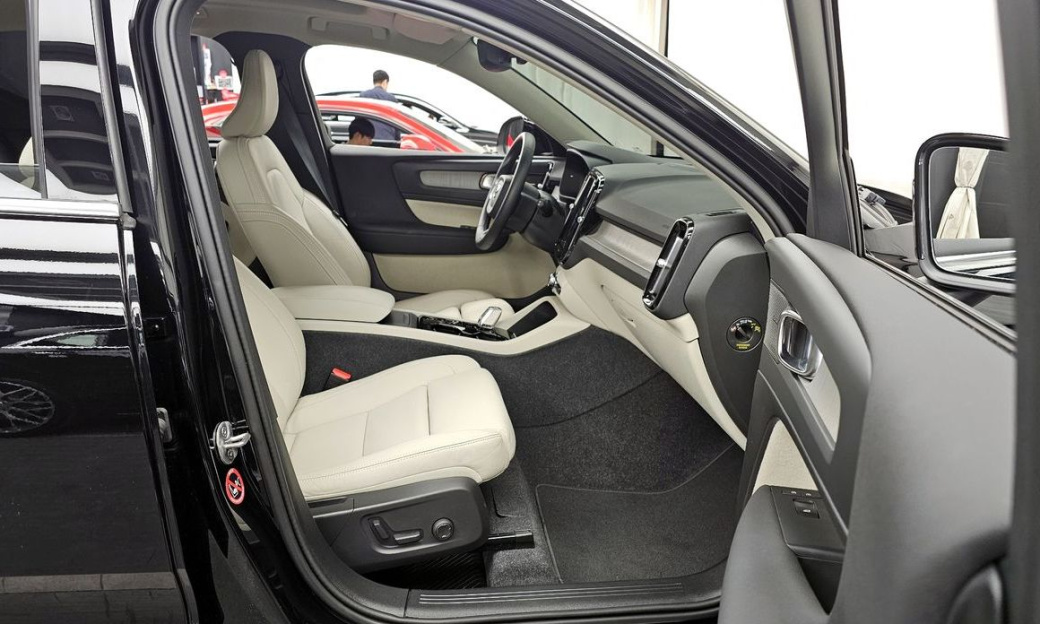 Volvo XC40 B4 Ultimate Bright, 2024