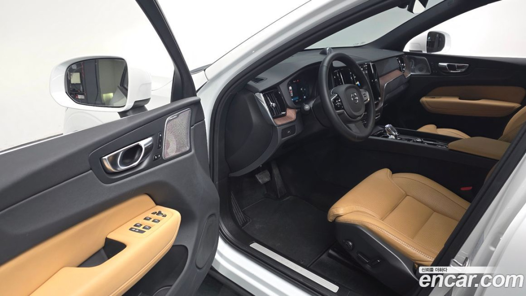 Volvo XC60 B5 Ultra Bright, 2025
