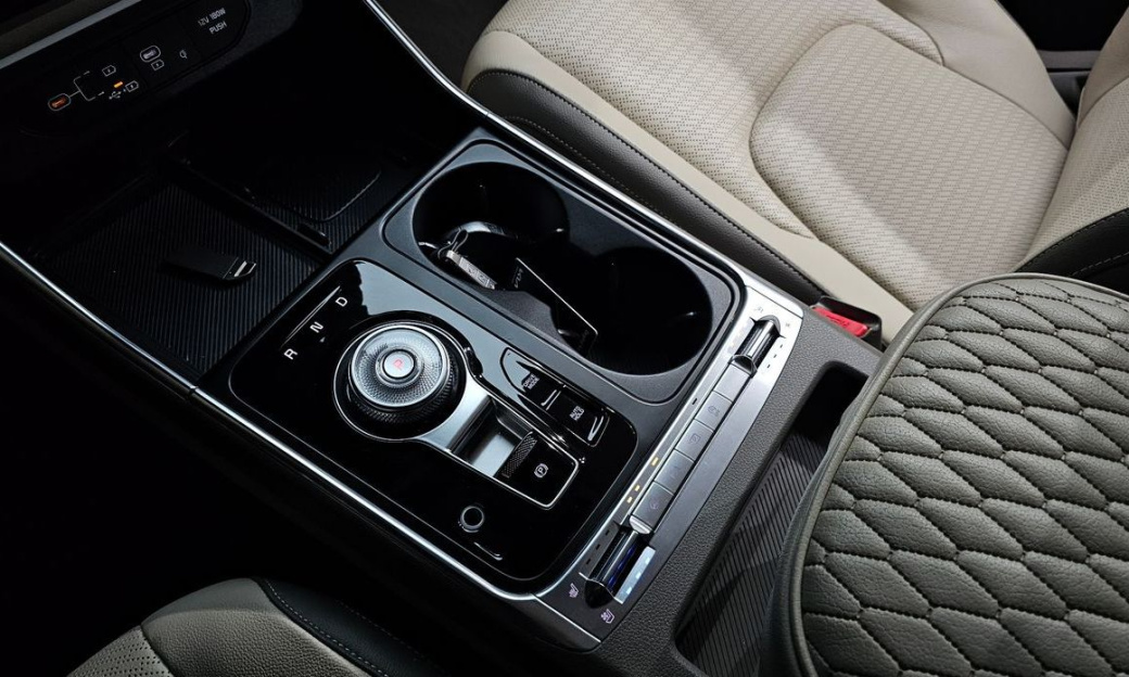 Kia Carnival 9-Seater Hi Limousine (Special Vehicle), 2024