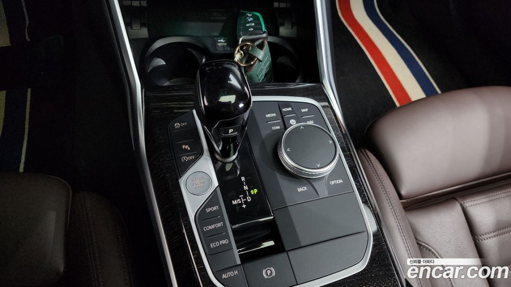 BMW 3-Series 320i Luxury, 2022