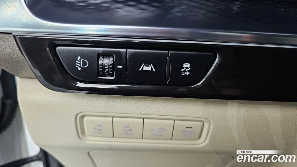 Kia Carnival 9-Seater Hi-Limousine, 2023