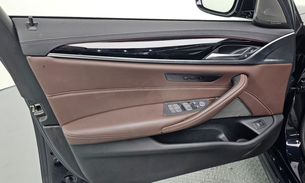 BMW 5-Series 530i M Sport Package, 2022