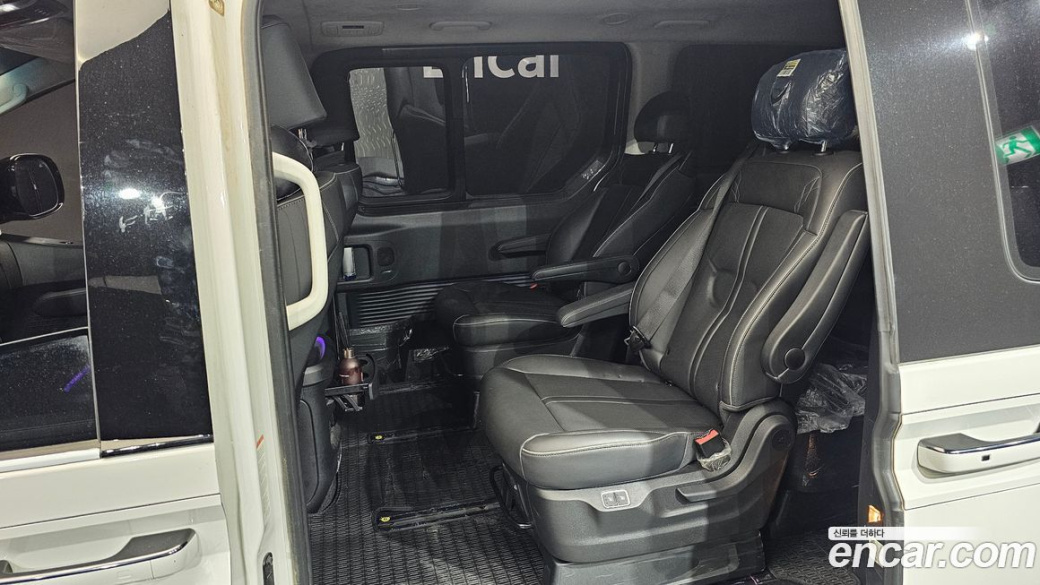Hyundai Staria 4WD Lounge 9-Seater, 2024