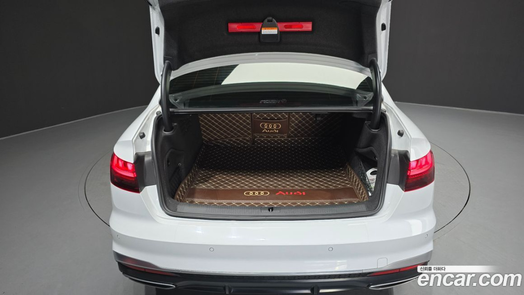 Audi A4 40 TFSI Premium, 2023
