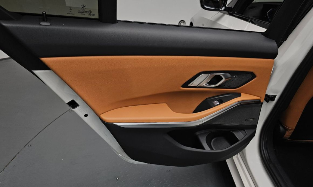 BMW 3-Series 320i M Sport, 2024