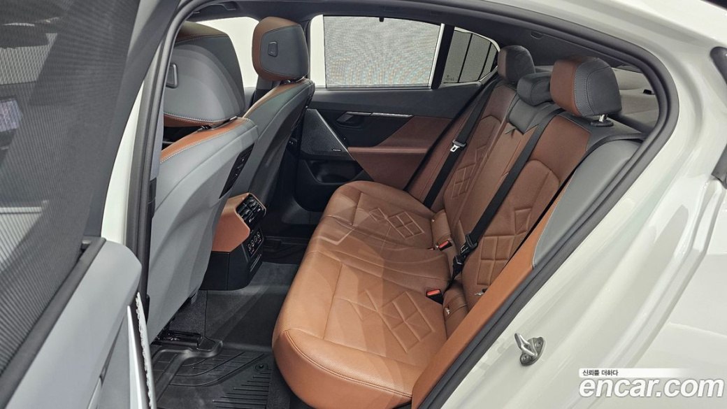 BMW 5-Series 530i xDrive, 2024