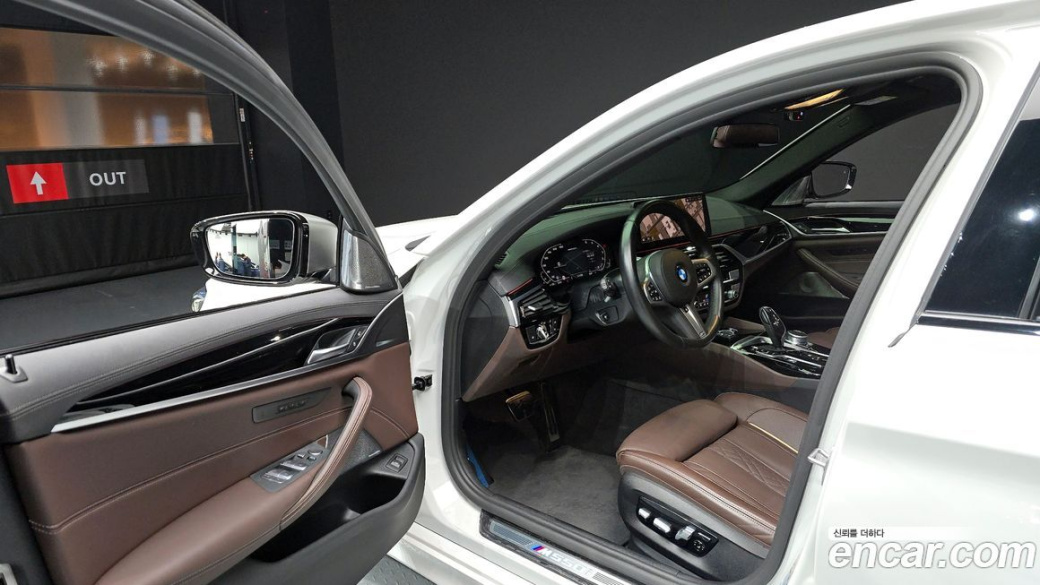 BMW 5-Series M550i xDrive, 2022