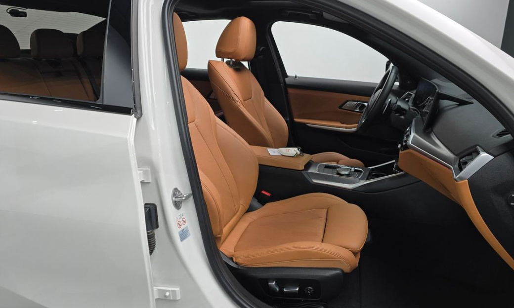 BMW 3-Series 320i M Sport, 2024