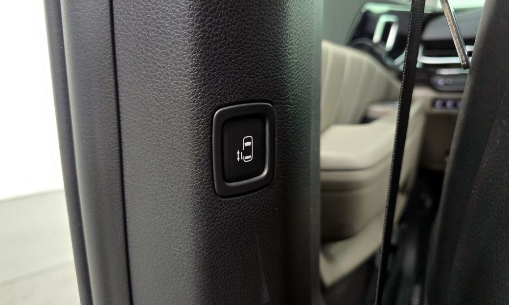 Kia Carnival 7-Seater Signature, 2024