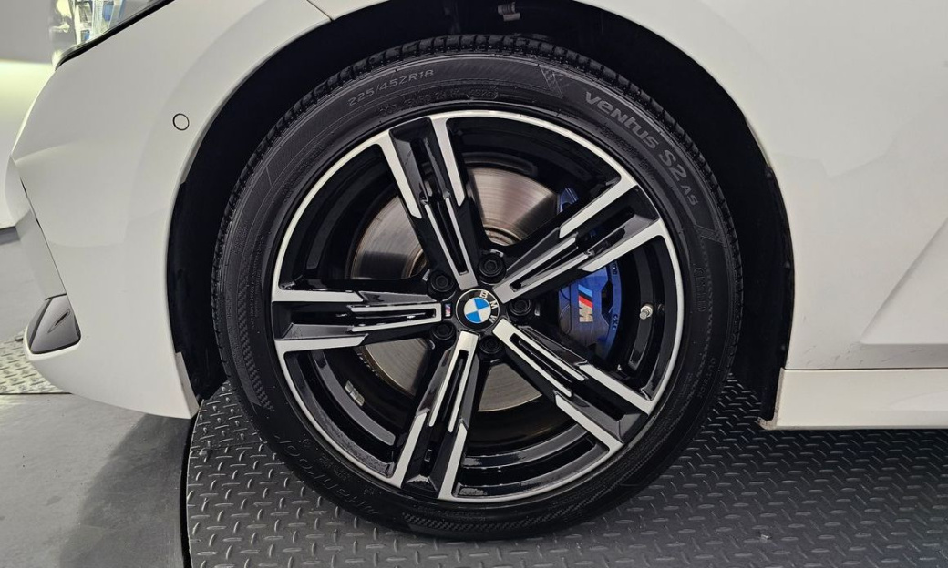 BMW 3-Series 320i M Sport, 2024