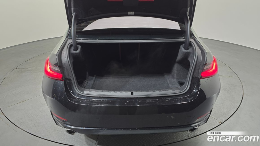 BMW 3-Series 320i, 2023