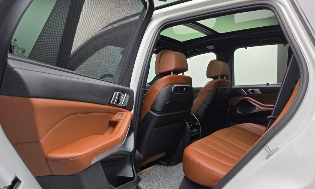 BMW X5 M60i, 2025