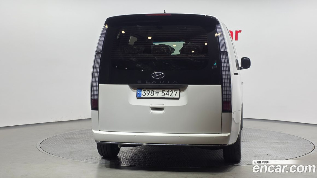 Hyundai Staria Lounge 9-Seater, 2023