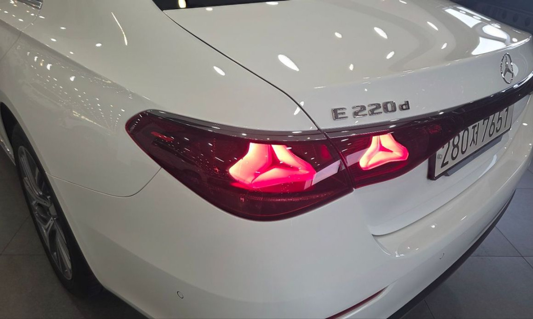 Mercedes-Benz E-Class E220d 4MATIC Exclusive, 2024