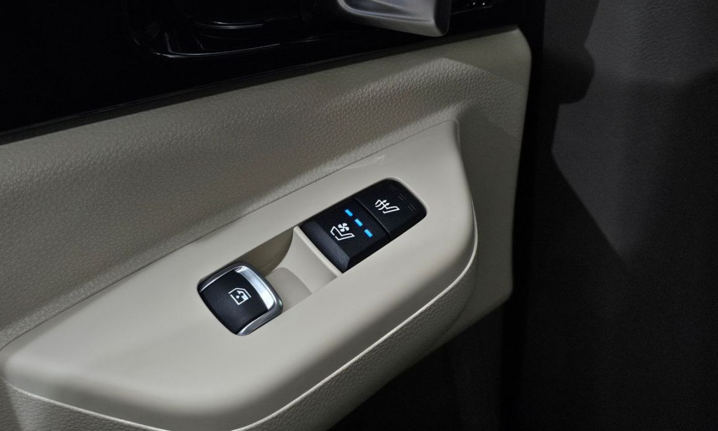 Kia Carnival 7-Seater Gravity, 2024