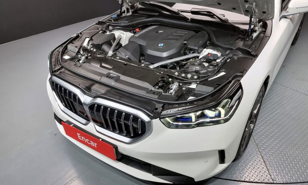 BMW 5-Series 520i, 2025